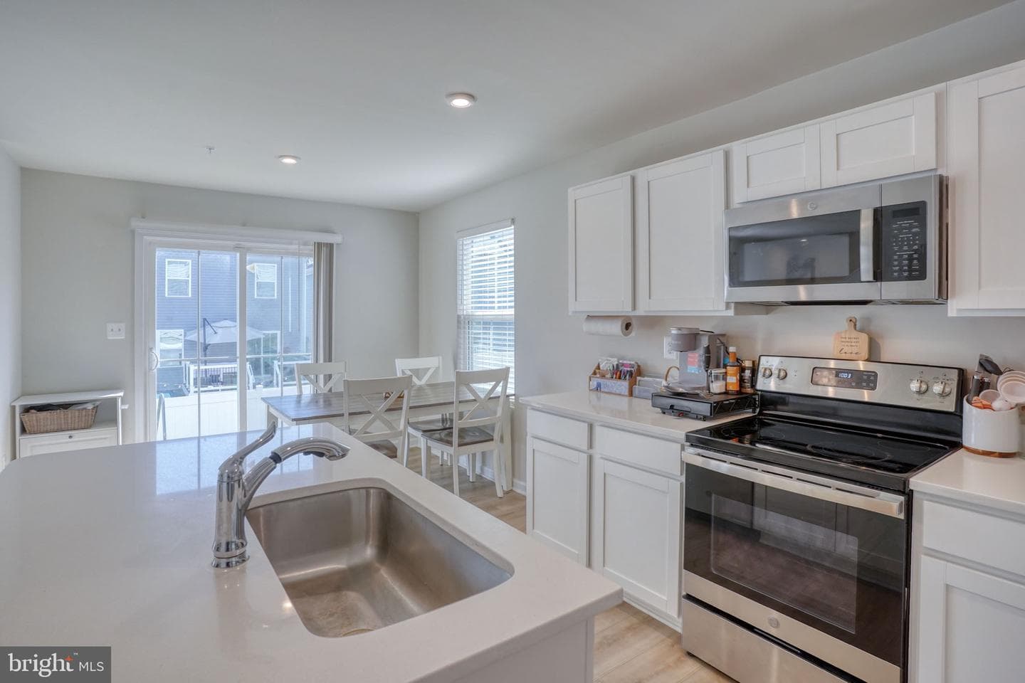 5 Olive Way photo 8