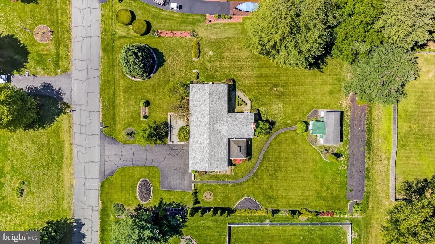 105 Brantwood Drive photo 3