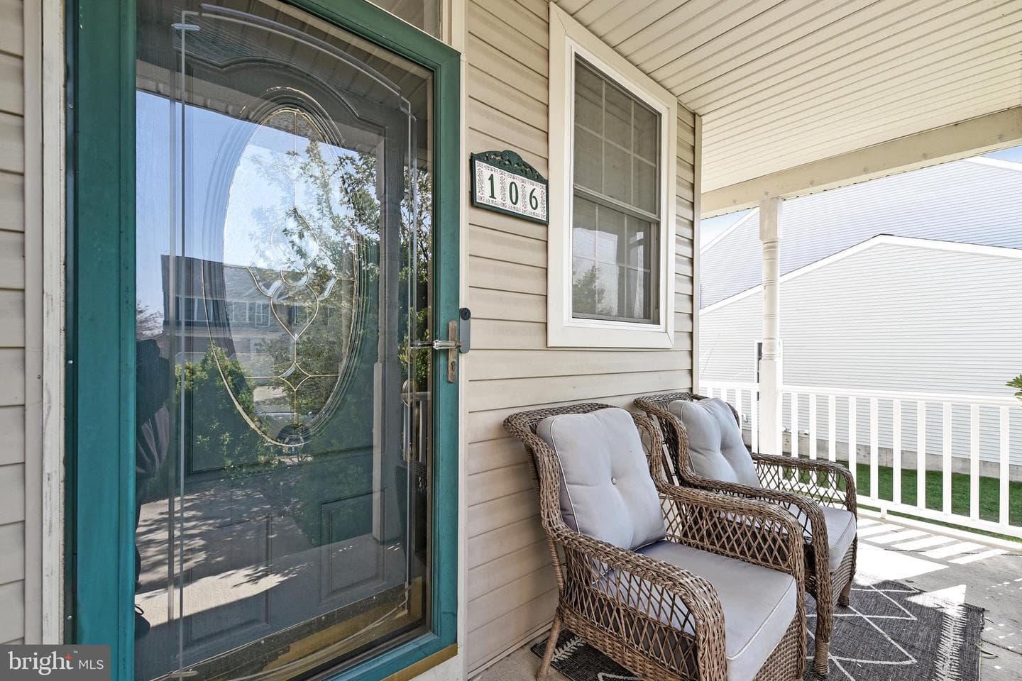 106 Cove Point Way photo 2