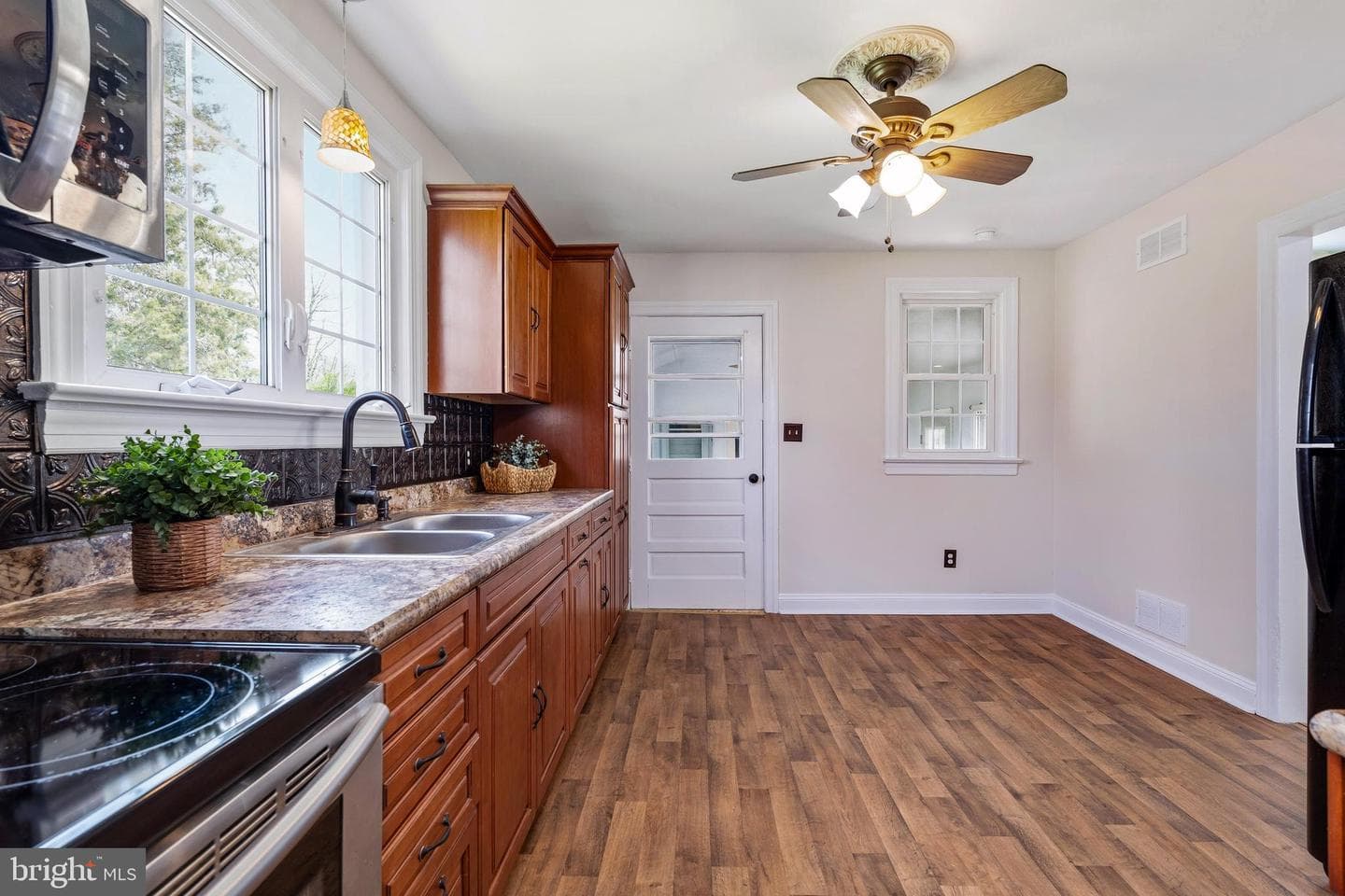 245 Theodore Road photo 9