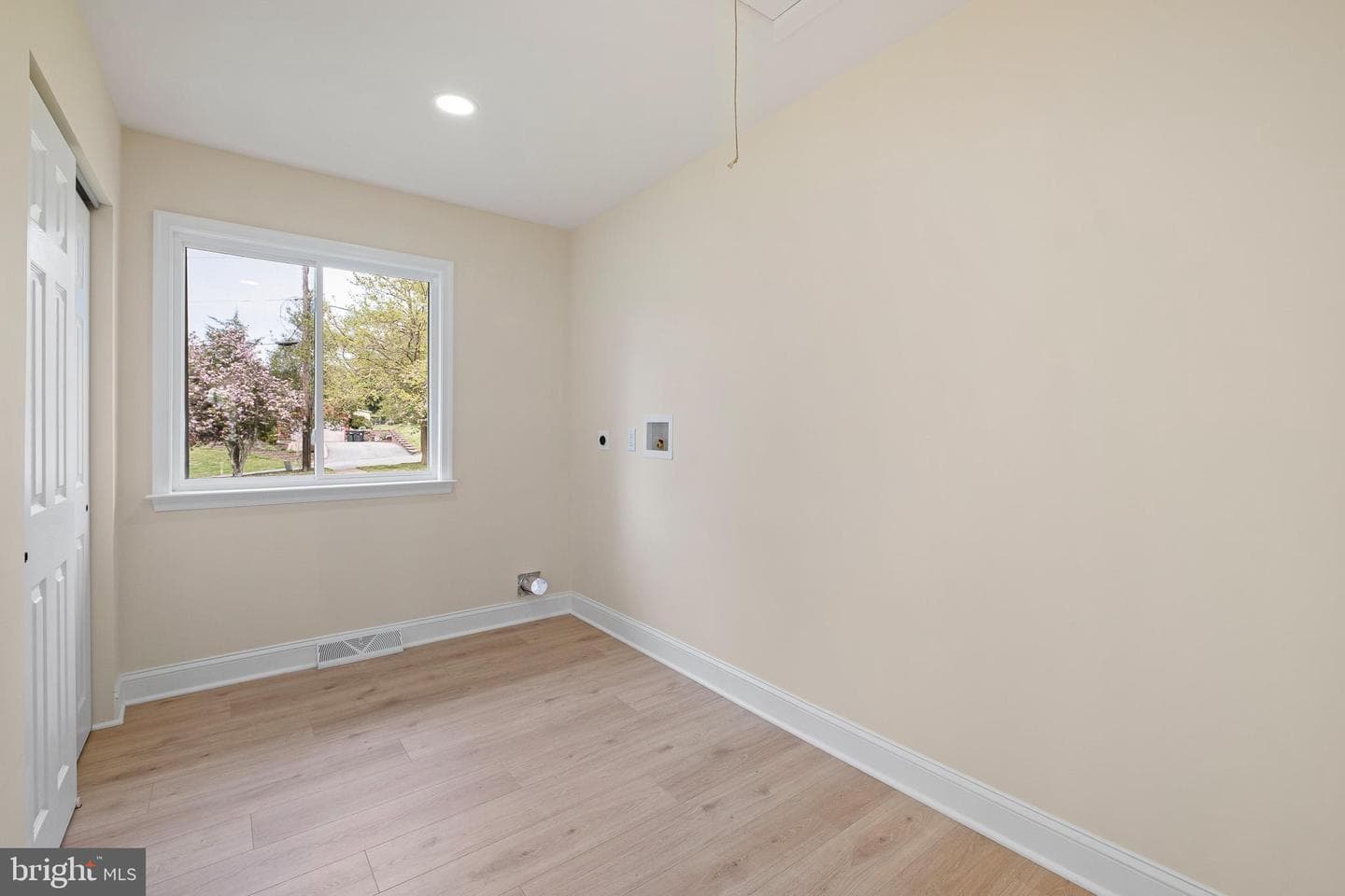 192 Rolling Avenue photo 36