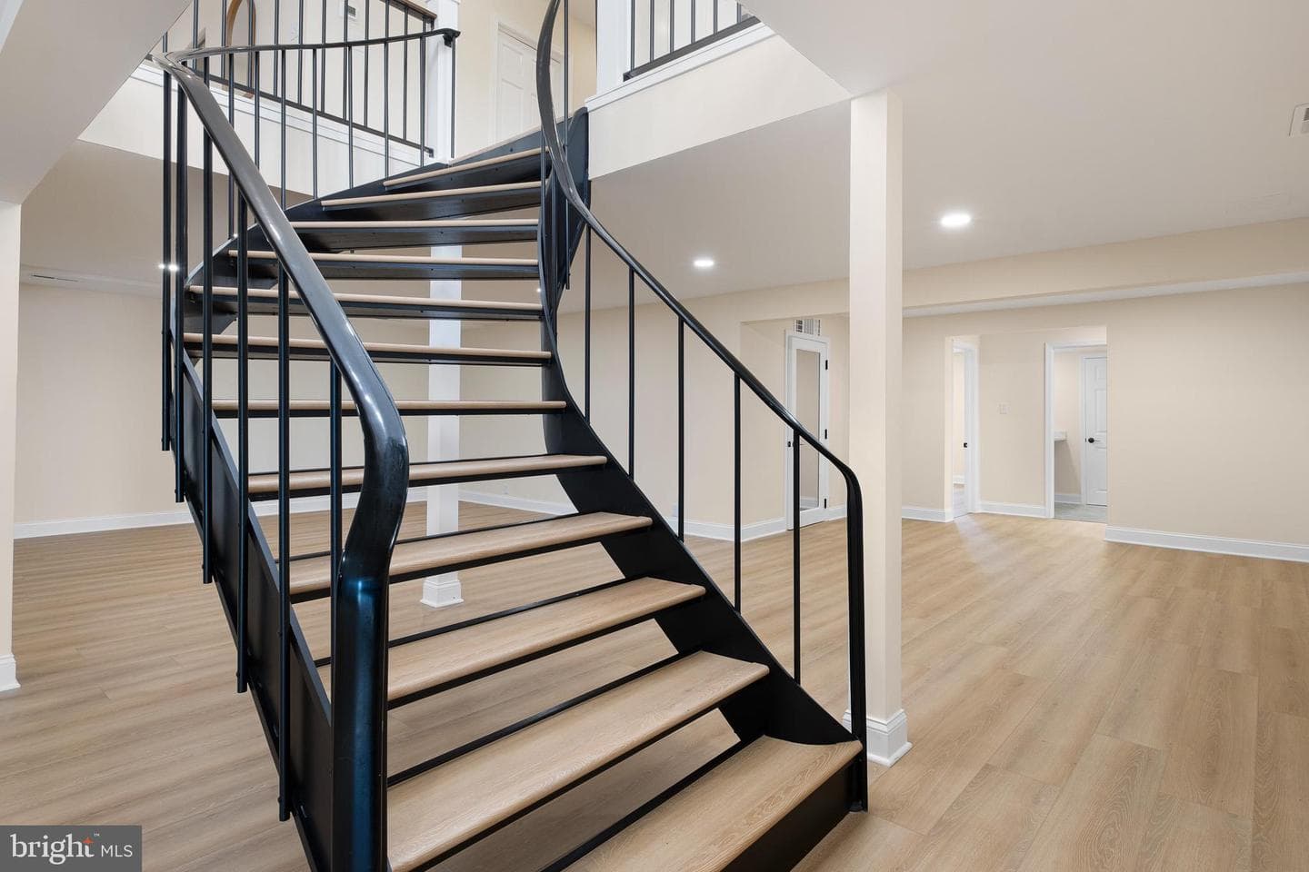 192 Rolling Avenue photo 41