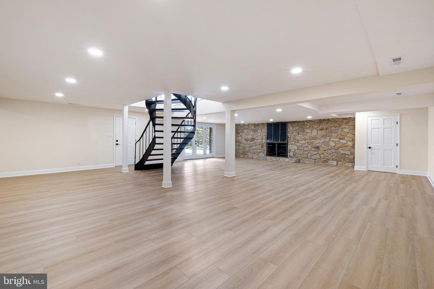 192 Rolling Avenue photo 43