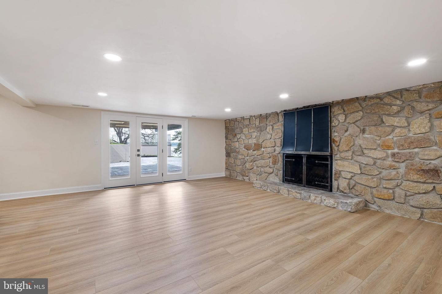 192 Rolling Avenue photo 46