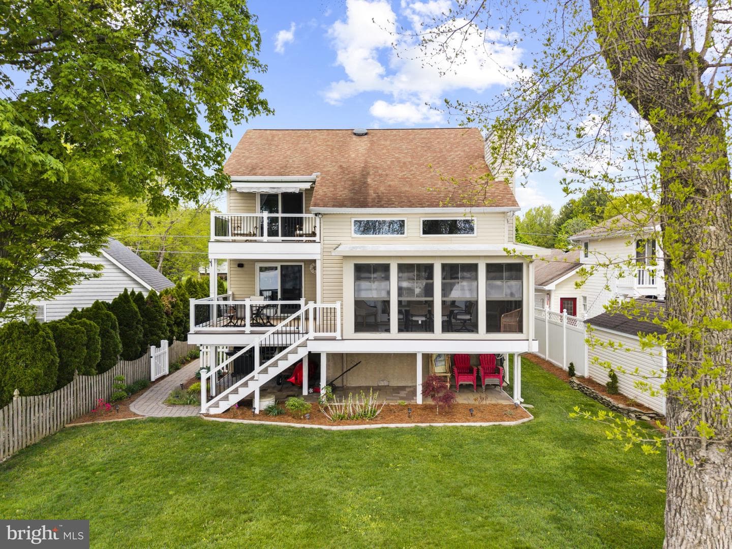 94 Crescent Lane photo 3