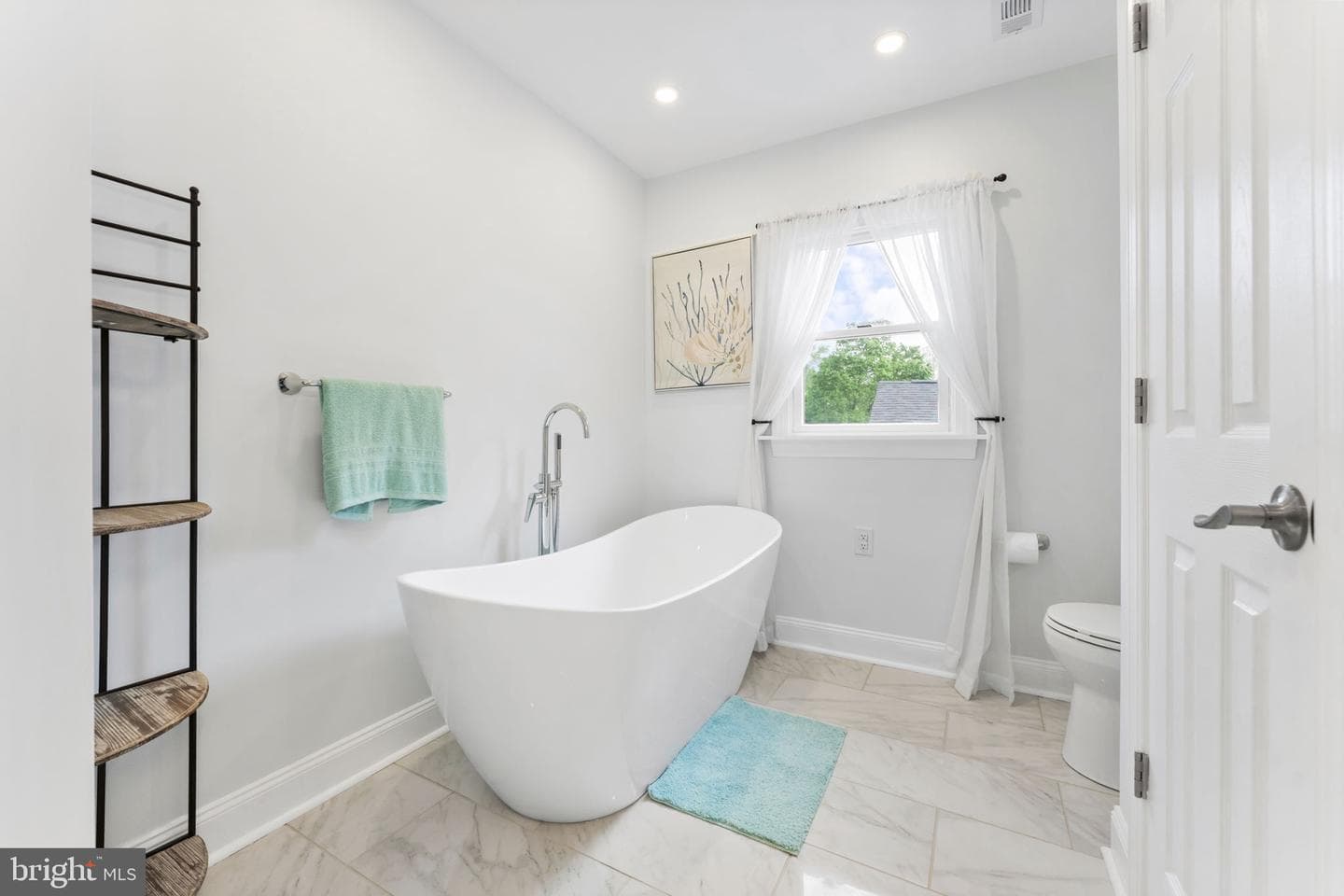94 Crescent Lane photo 36
