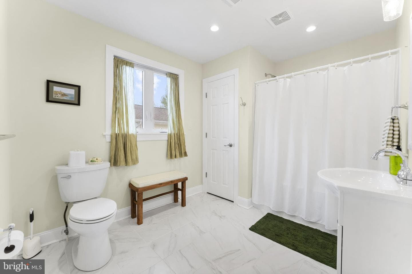 94 Crescent Lane photo 40