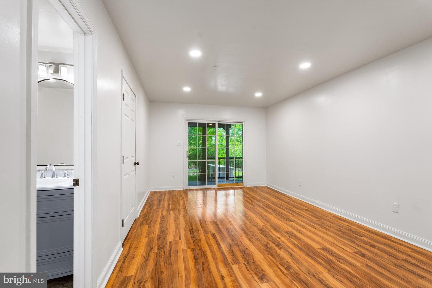 14 Guilford Court photo 33