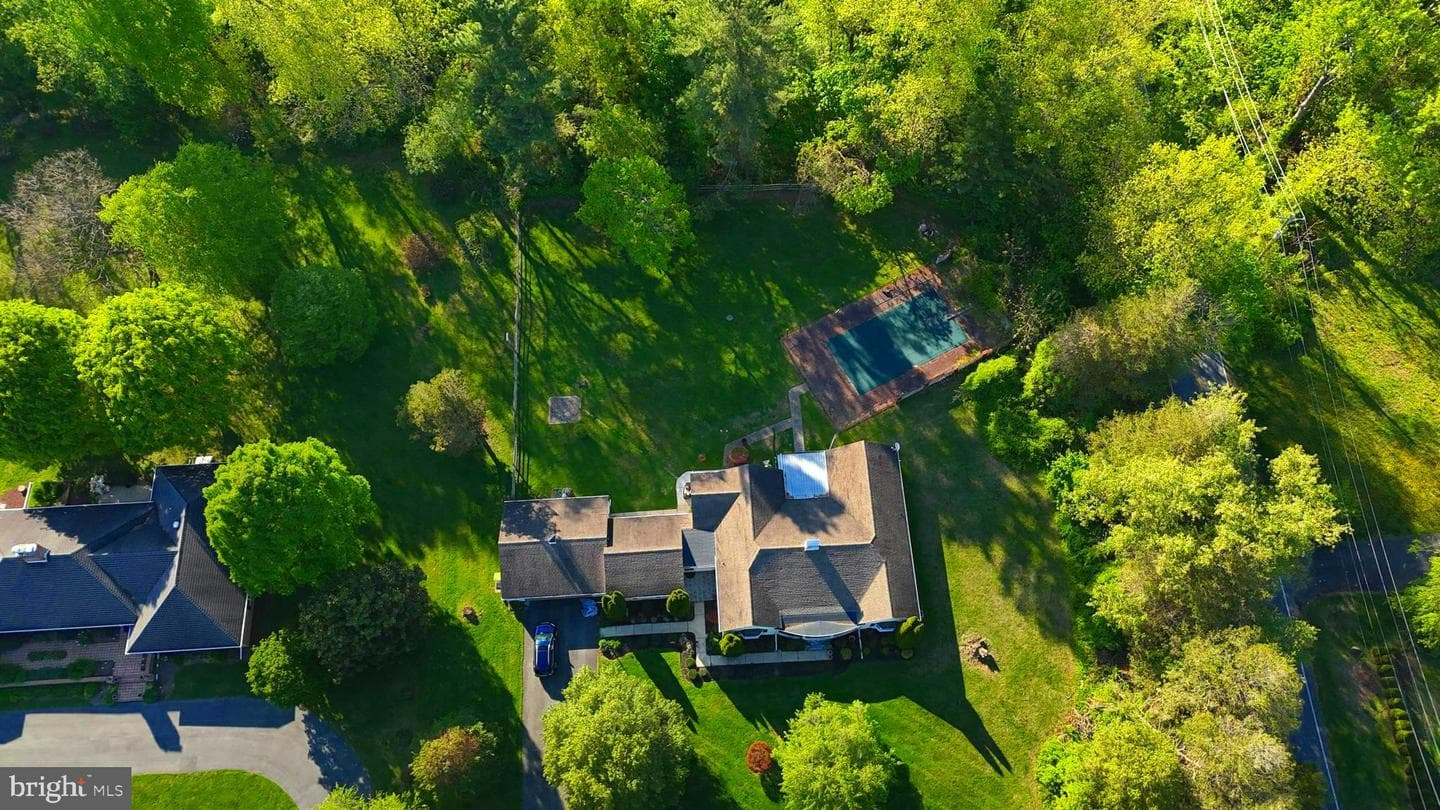 199 Riverside Drive photo 62