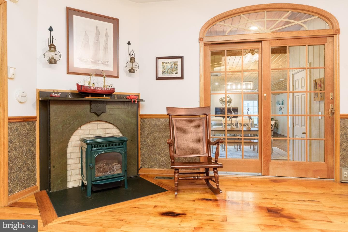246 Biddle Street photo 11