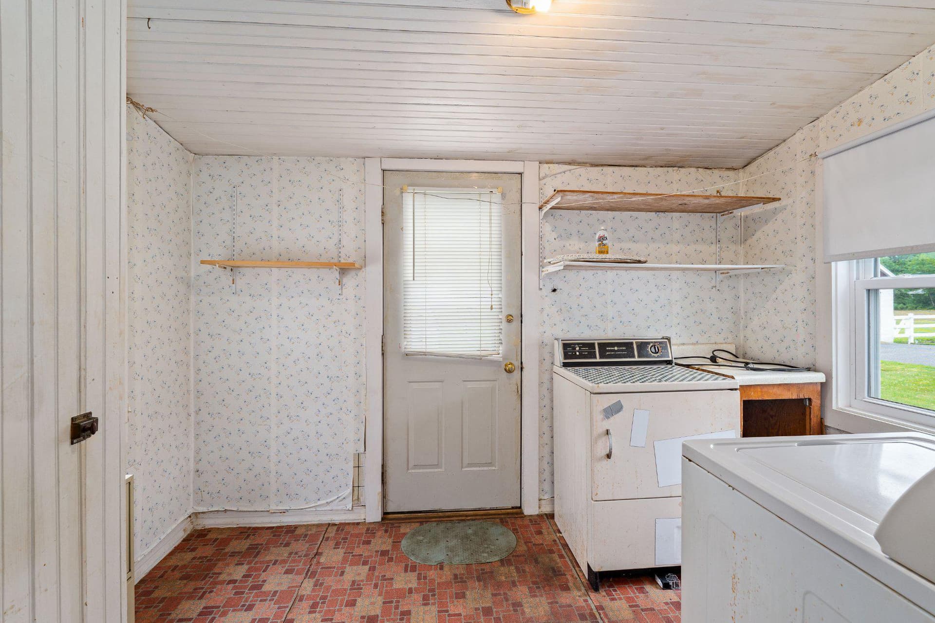 201 N Bohemia Avenue photo 18
