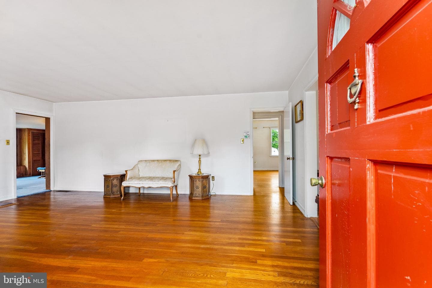201 N Bohemia Avenue photo 3