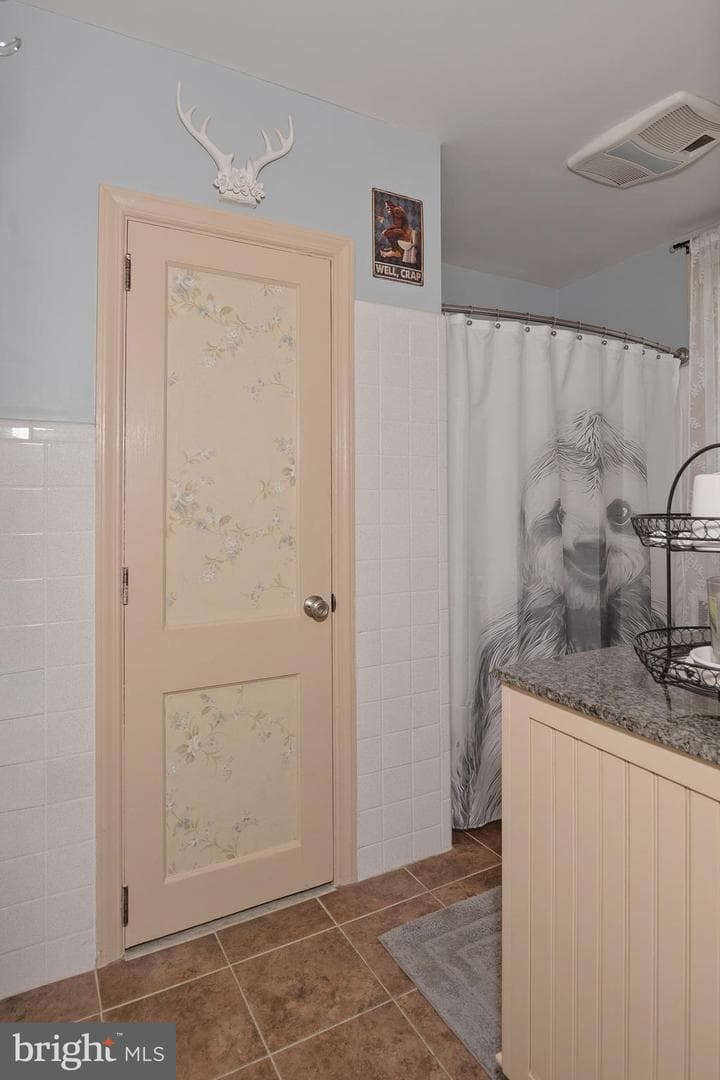 246 Main Street E photo 8