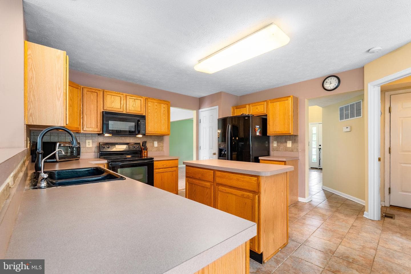 146 Manchester Drive photo 9