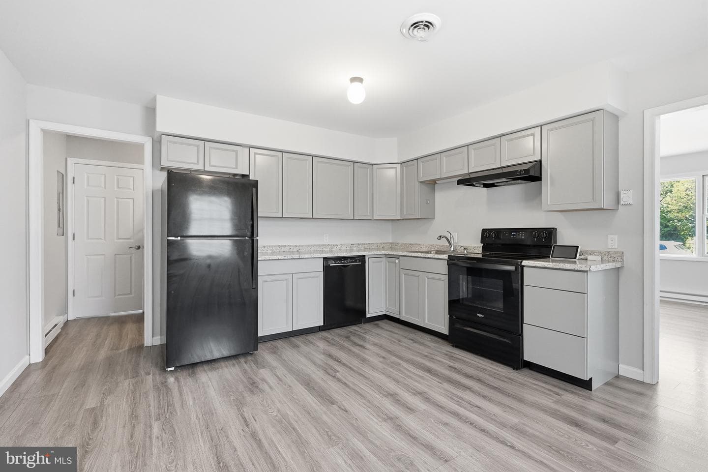 139 Center St photo 16