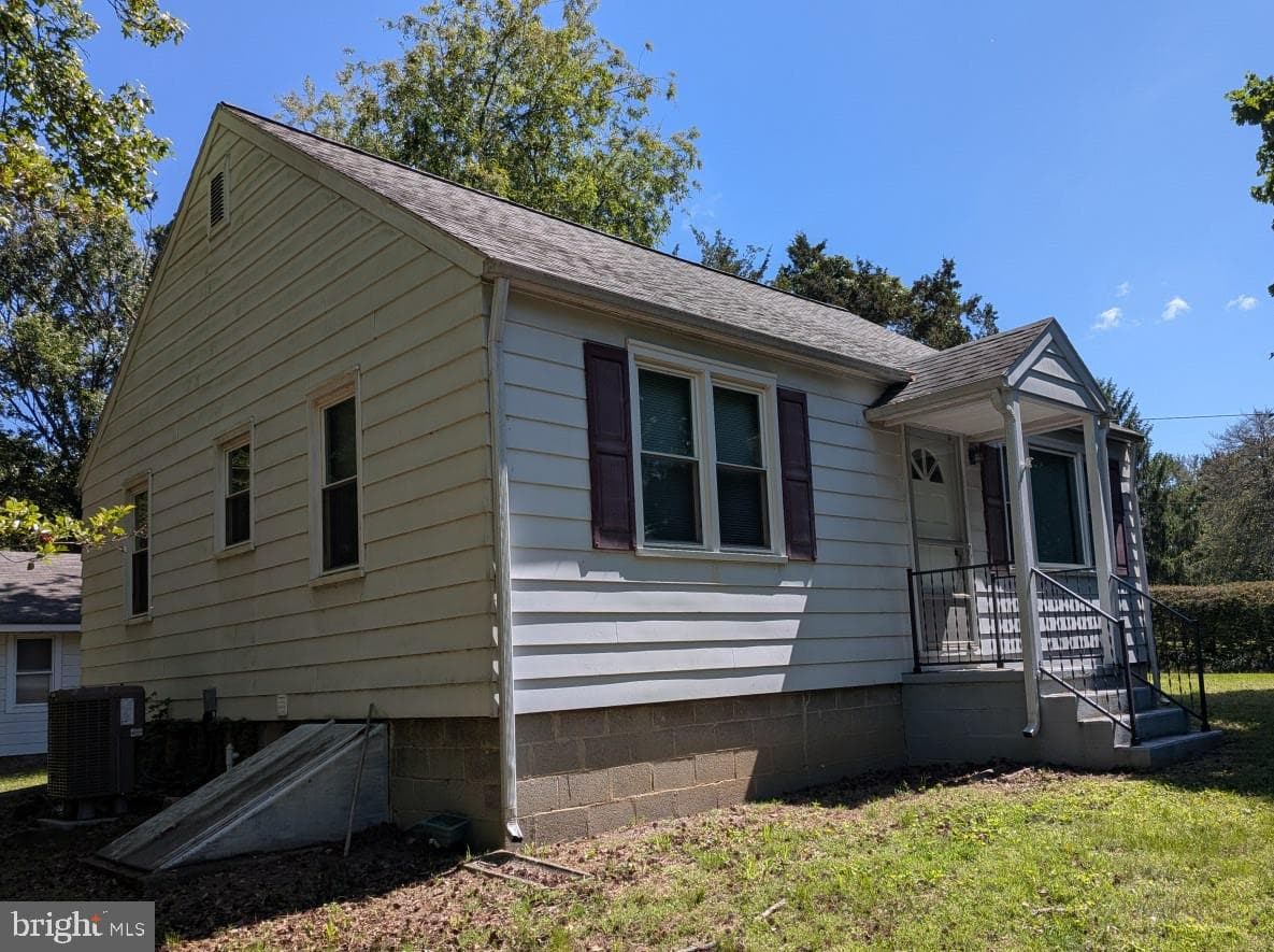 72 Hillcrest Lane photo 1