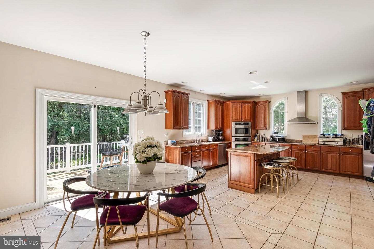 233 Woodholme Way photo 16
