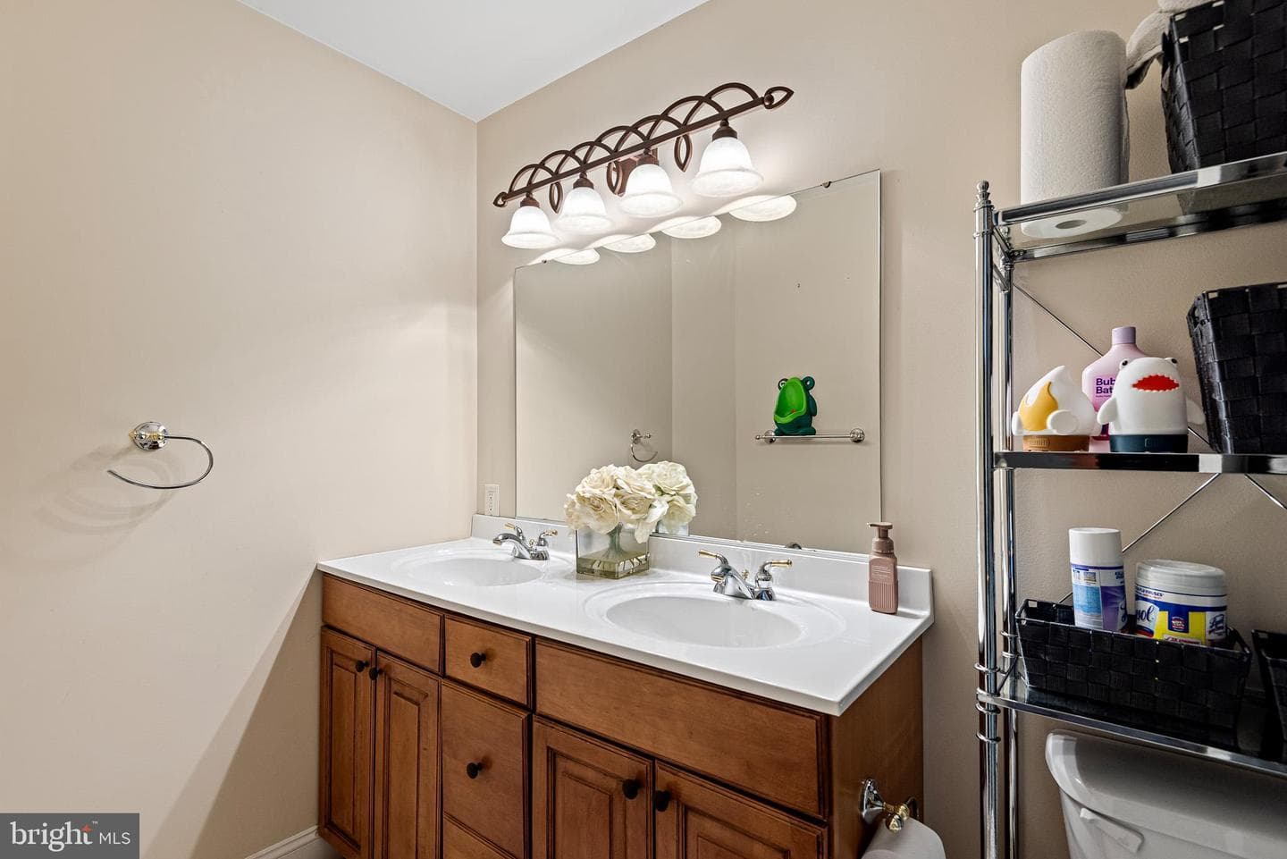 233 Woodholme Way photo 40