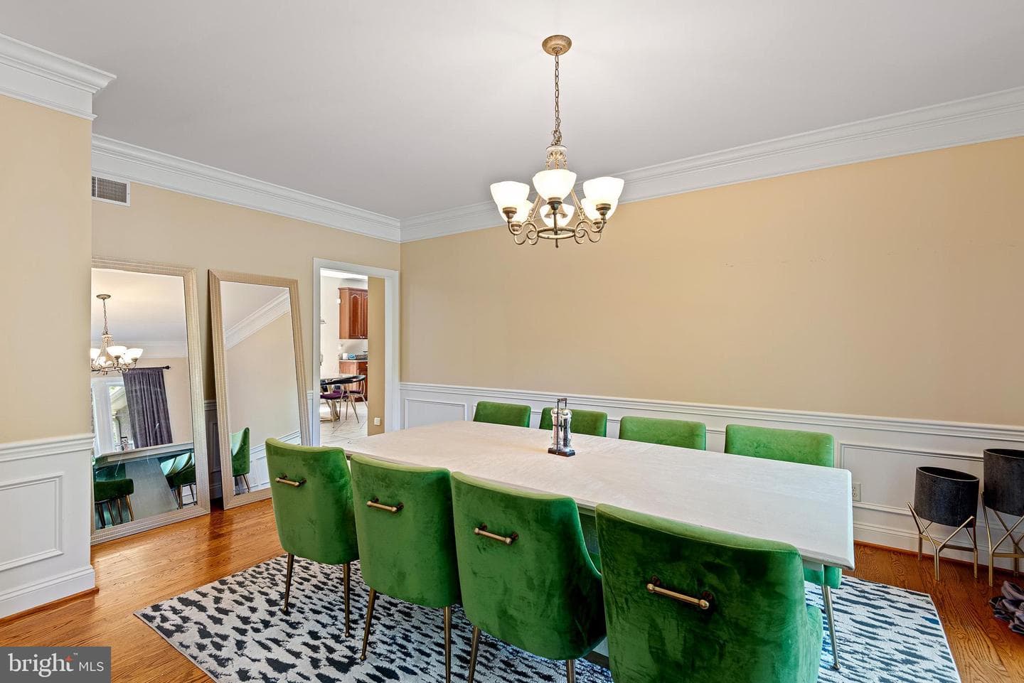233 Woodholme Way photo 8