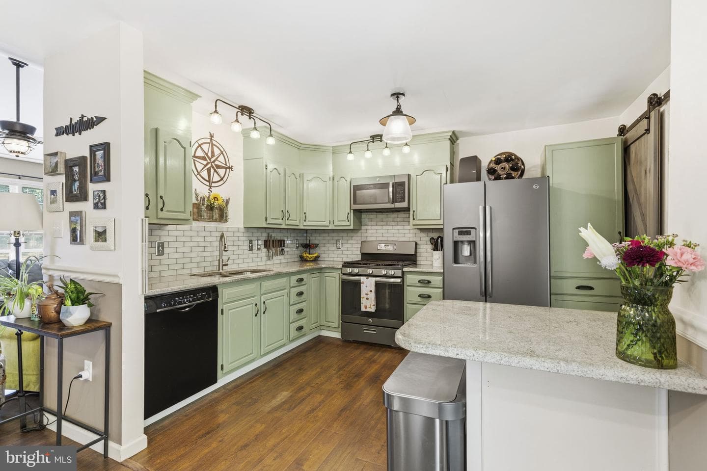 6 Kings Ct photo 9