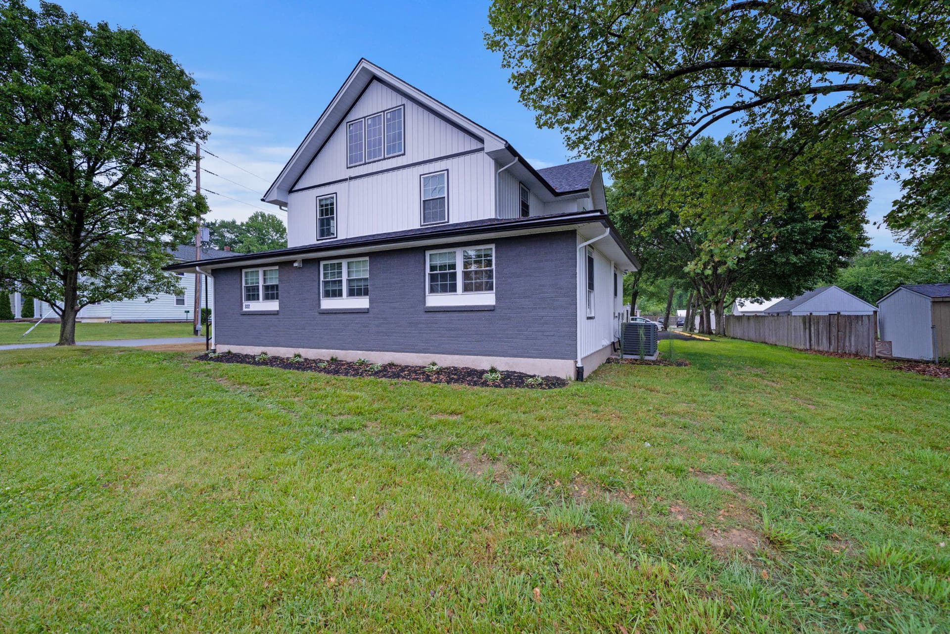 322 E Cecil Avenue photo 2