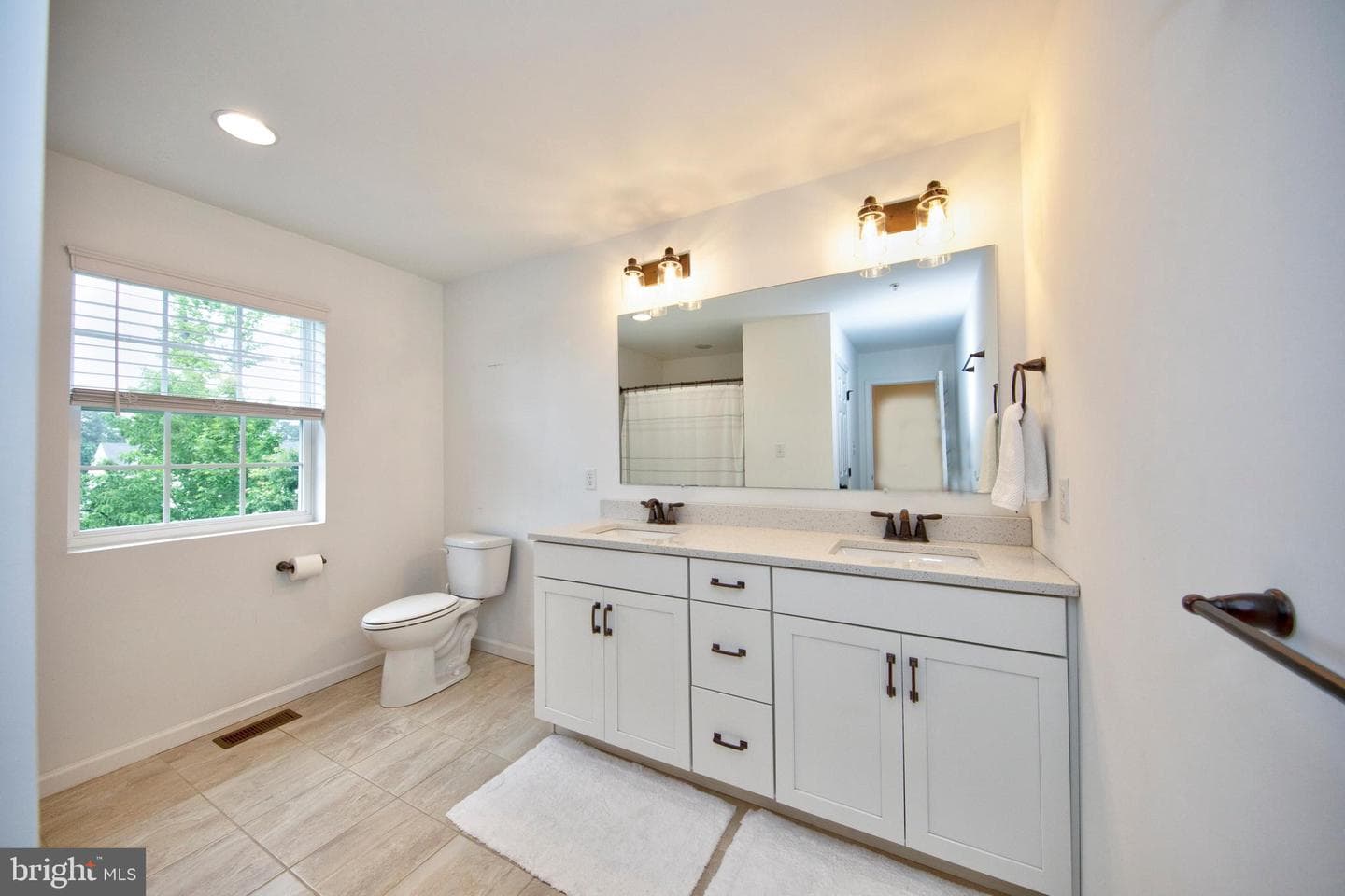 154 Saratoga Ct photo 44