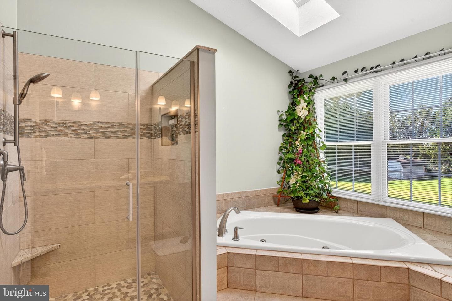 100 Longview Drive photo 34