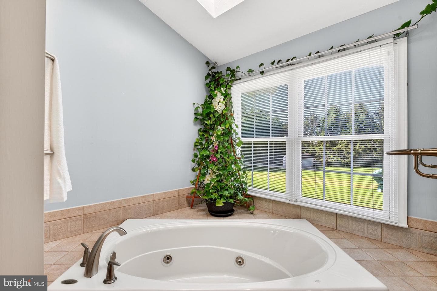 100 Longview Drive photo 36
