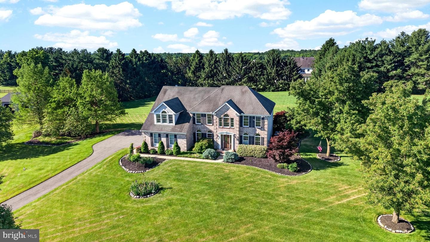 100 Longview Drive photo 4