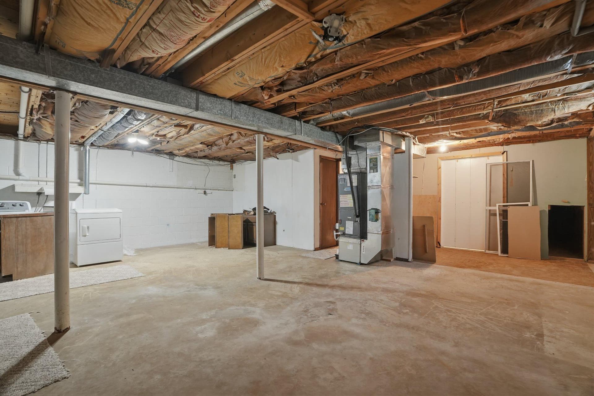 694 W Pulaski Highway photo 34