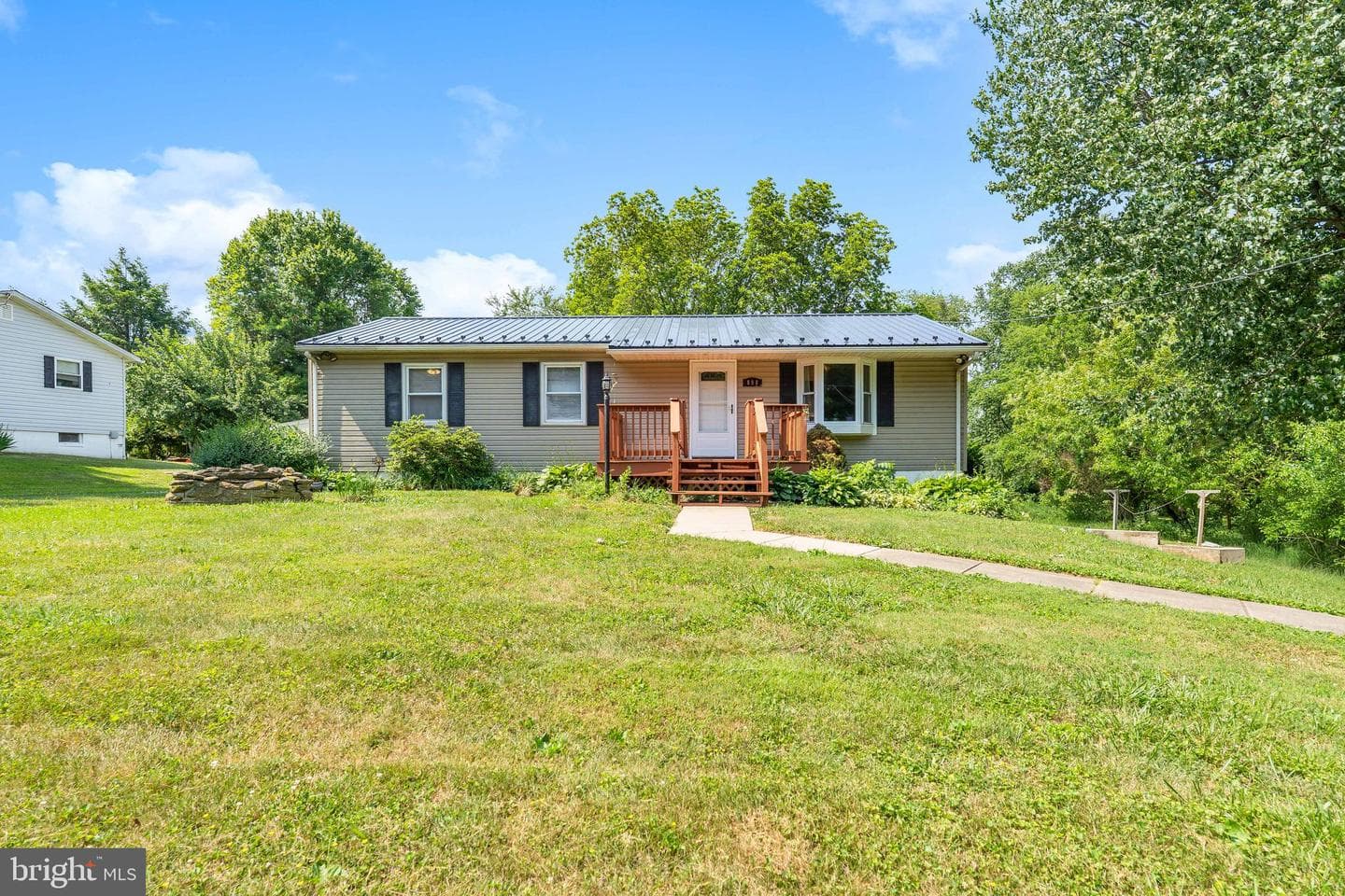 898 Hopewell Road photo 1