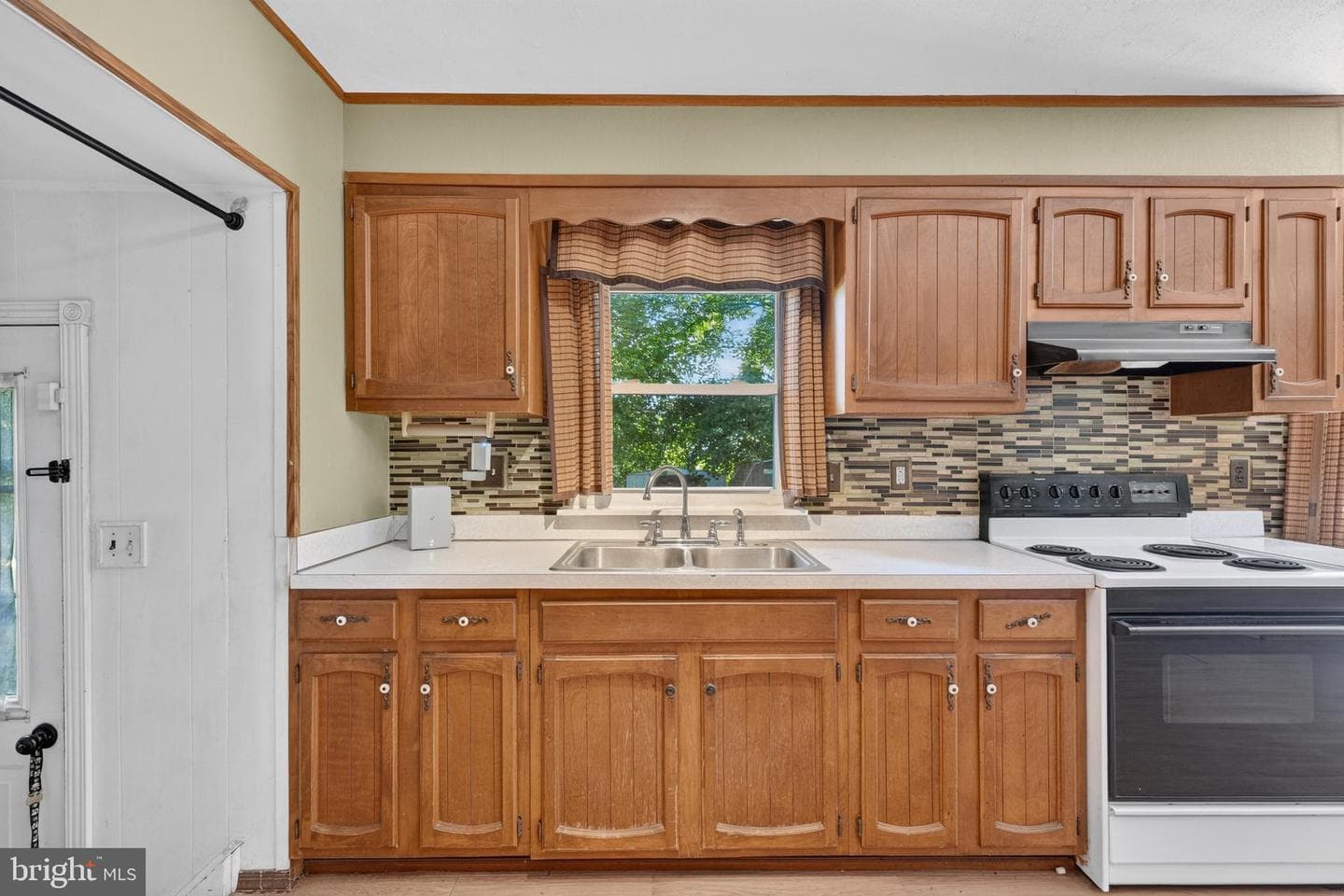 242 Courtney Drive photo 17