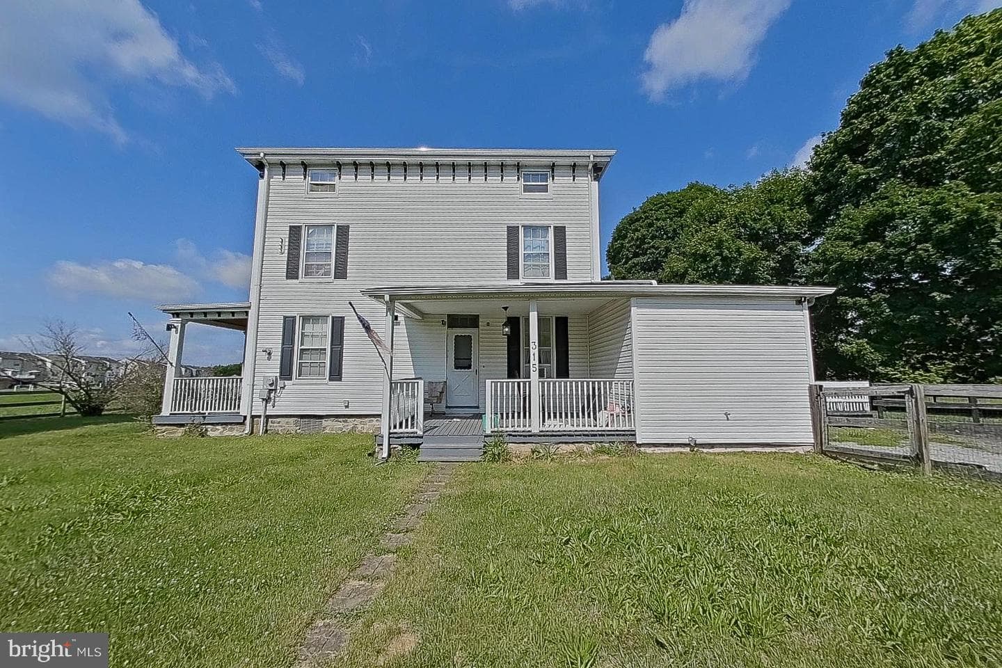 315 Maple Heights Lane photo 4