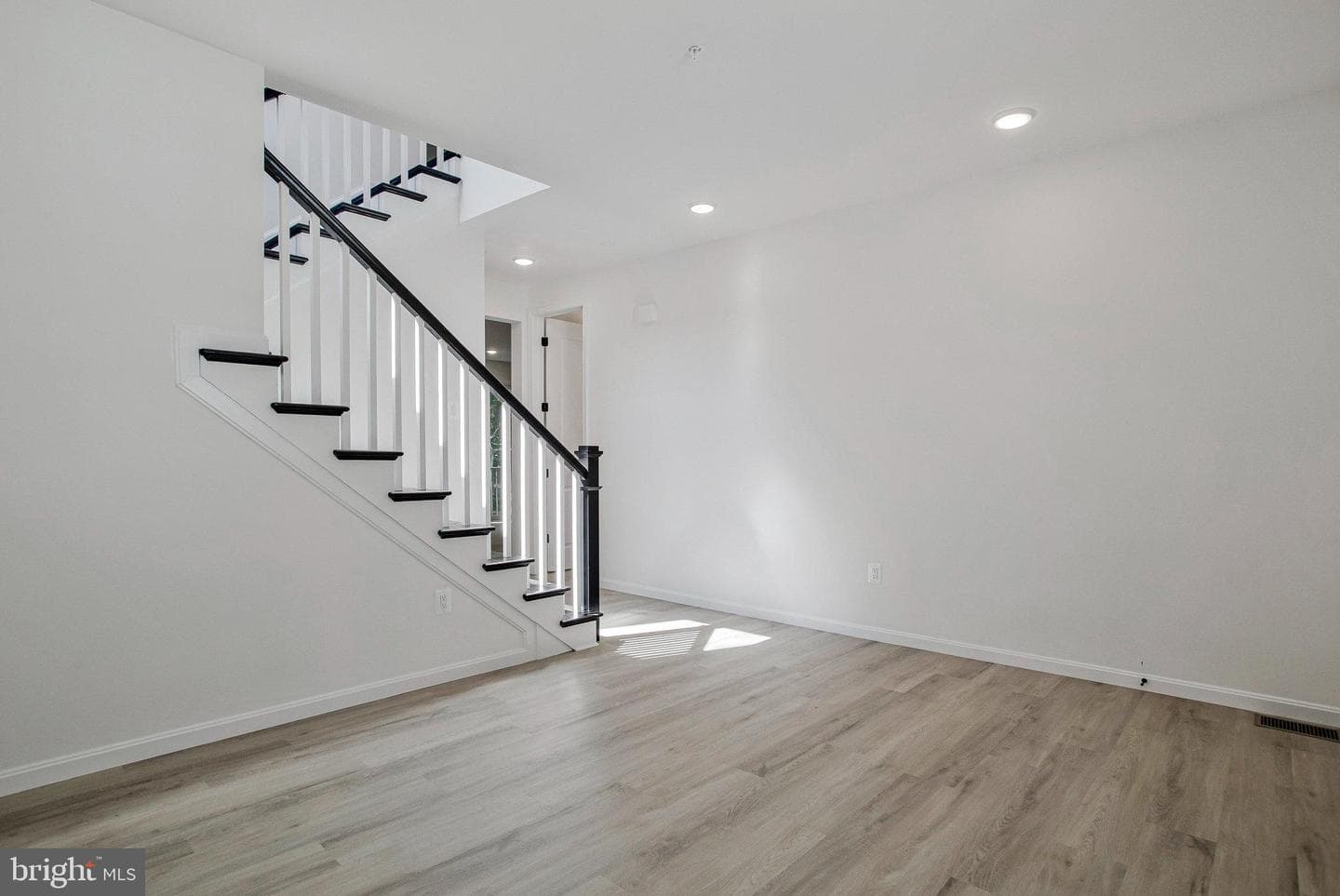 112 Catalpa Drive photo 6
