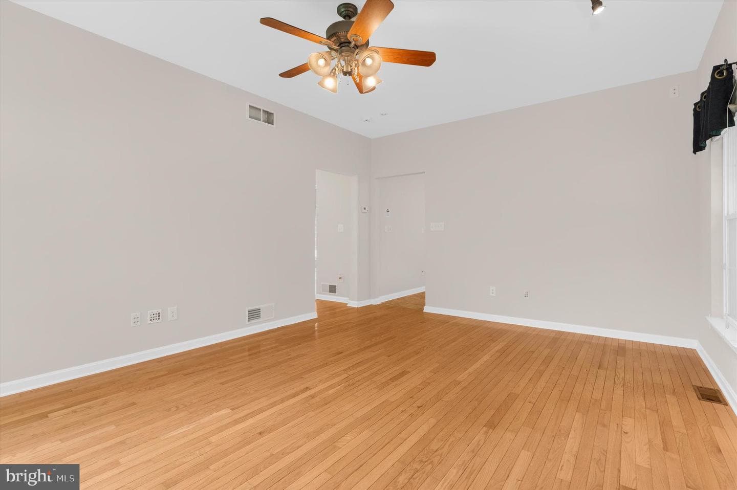 213 Ariel Avenue photo 11