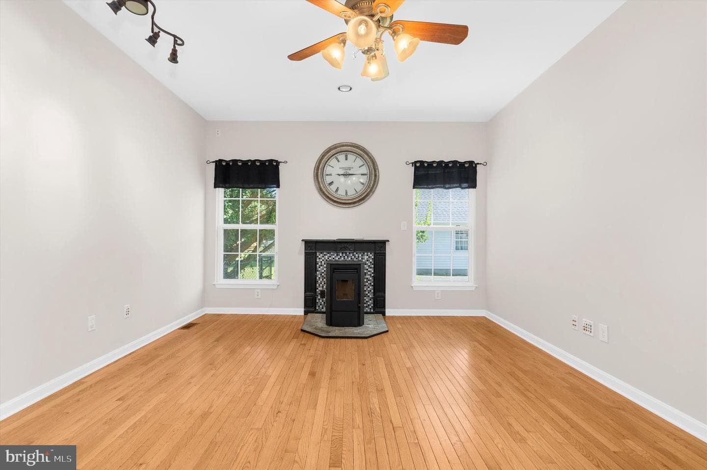 213 Ariel Avenue photo 12