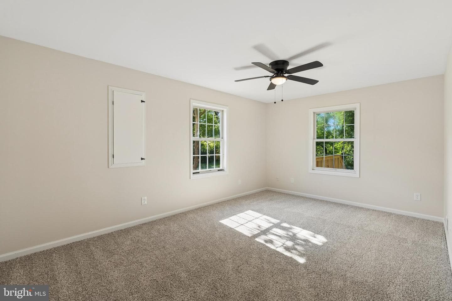 224 W Cecil Avenue photo 36