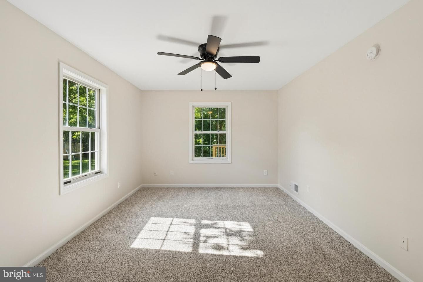 224 W Cecil Avenue photo 37