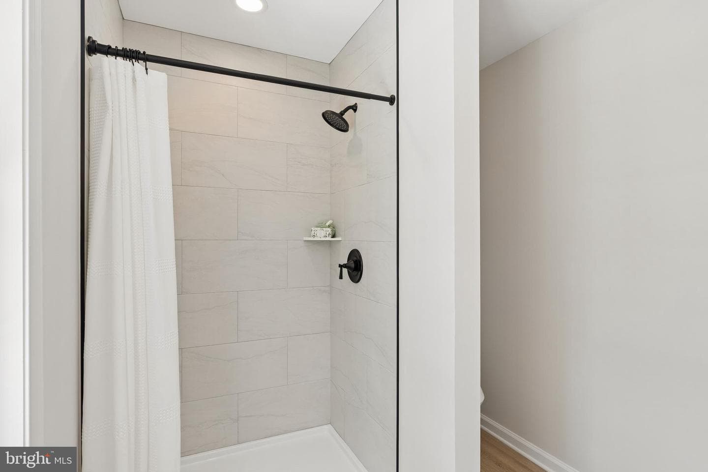 224 W Cecil Avenue photo 45