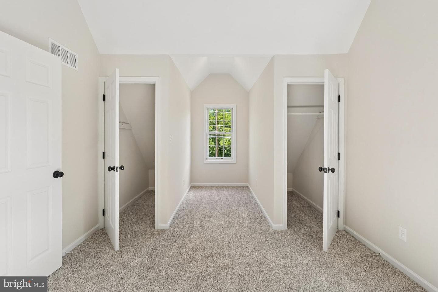 224 W Cecil Avenue photo 50