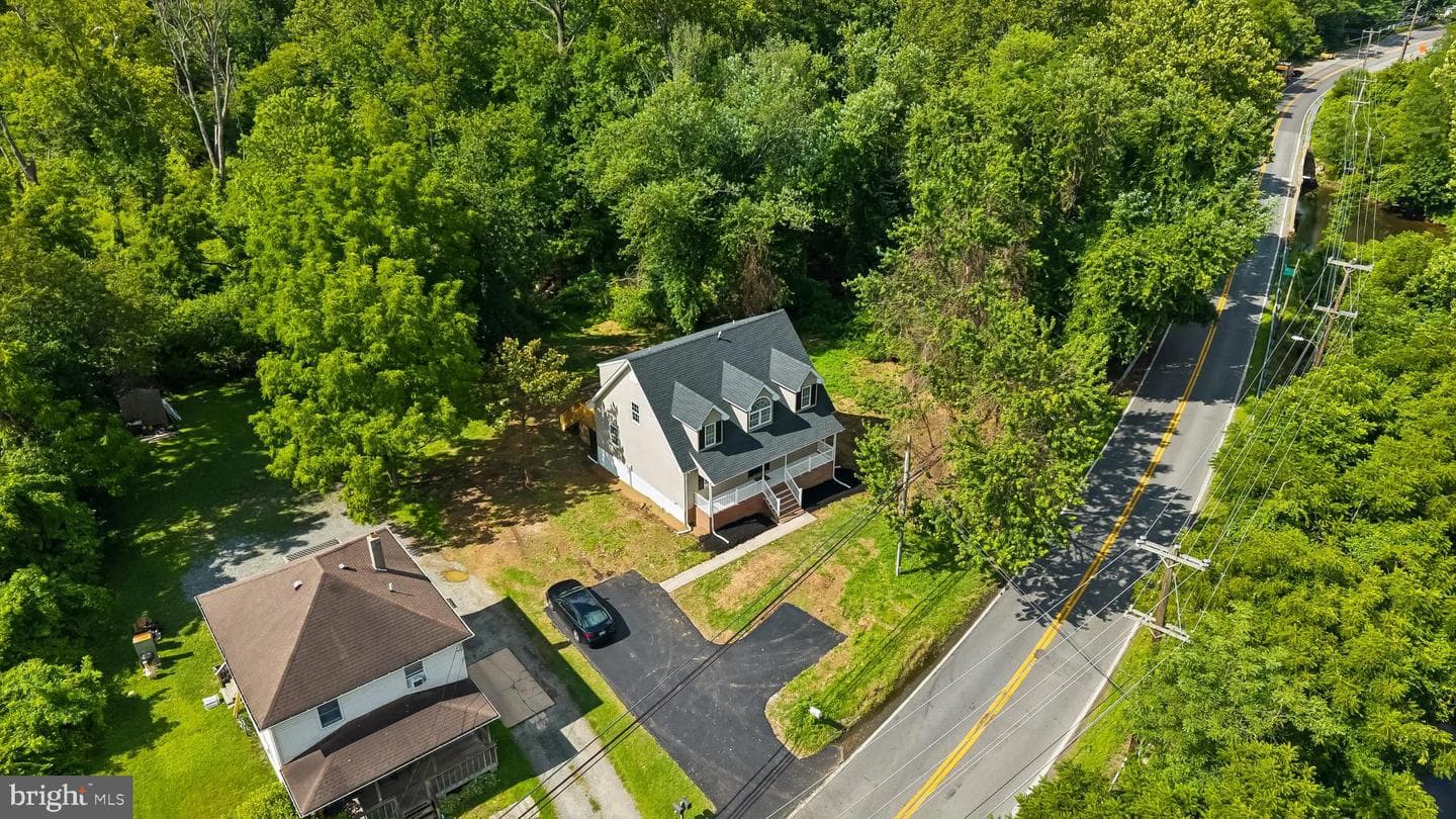 224 W Cecil Avenue photo 9