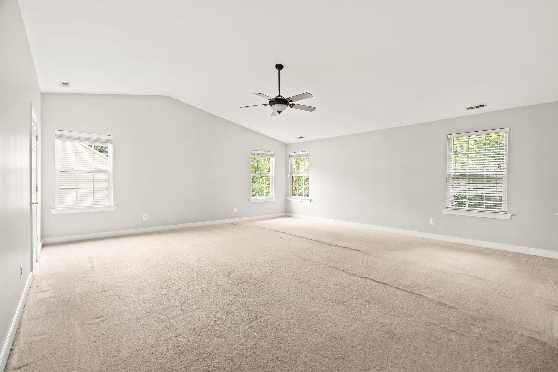 100 Raydan Way photo 15