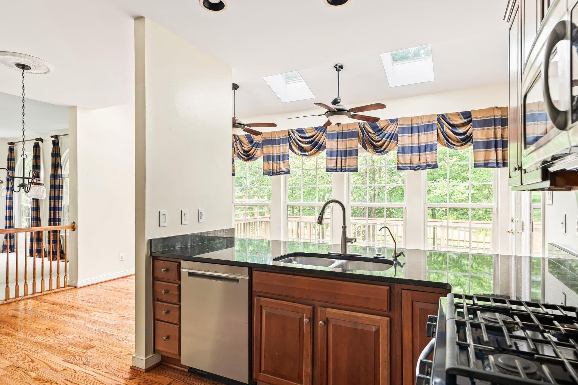 100 Raydan Way photo 3