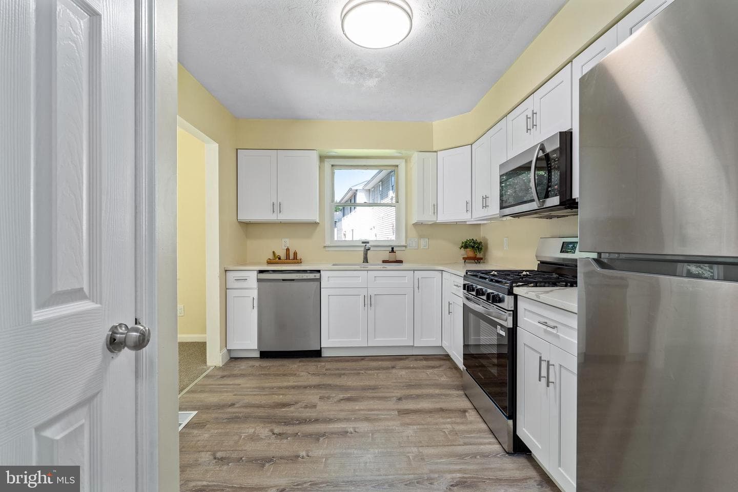 169 E Village Road photo 7