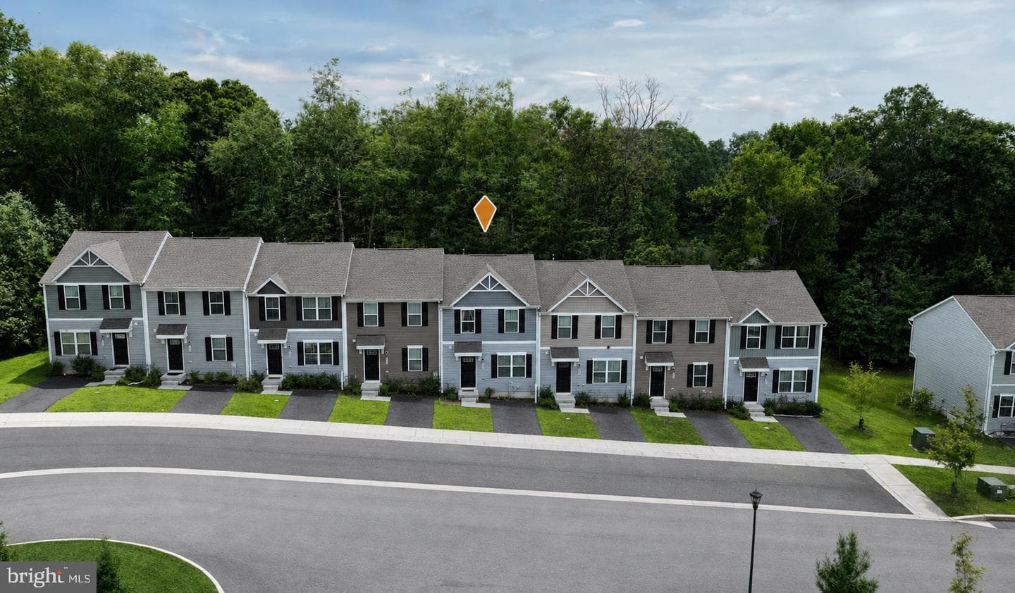 120 Erin Court photo 1
