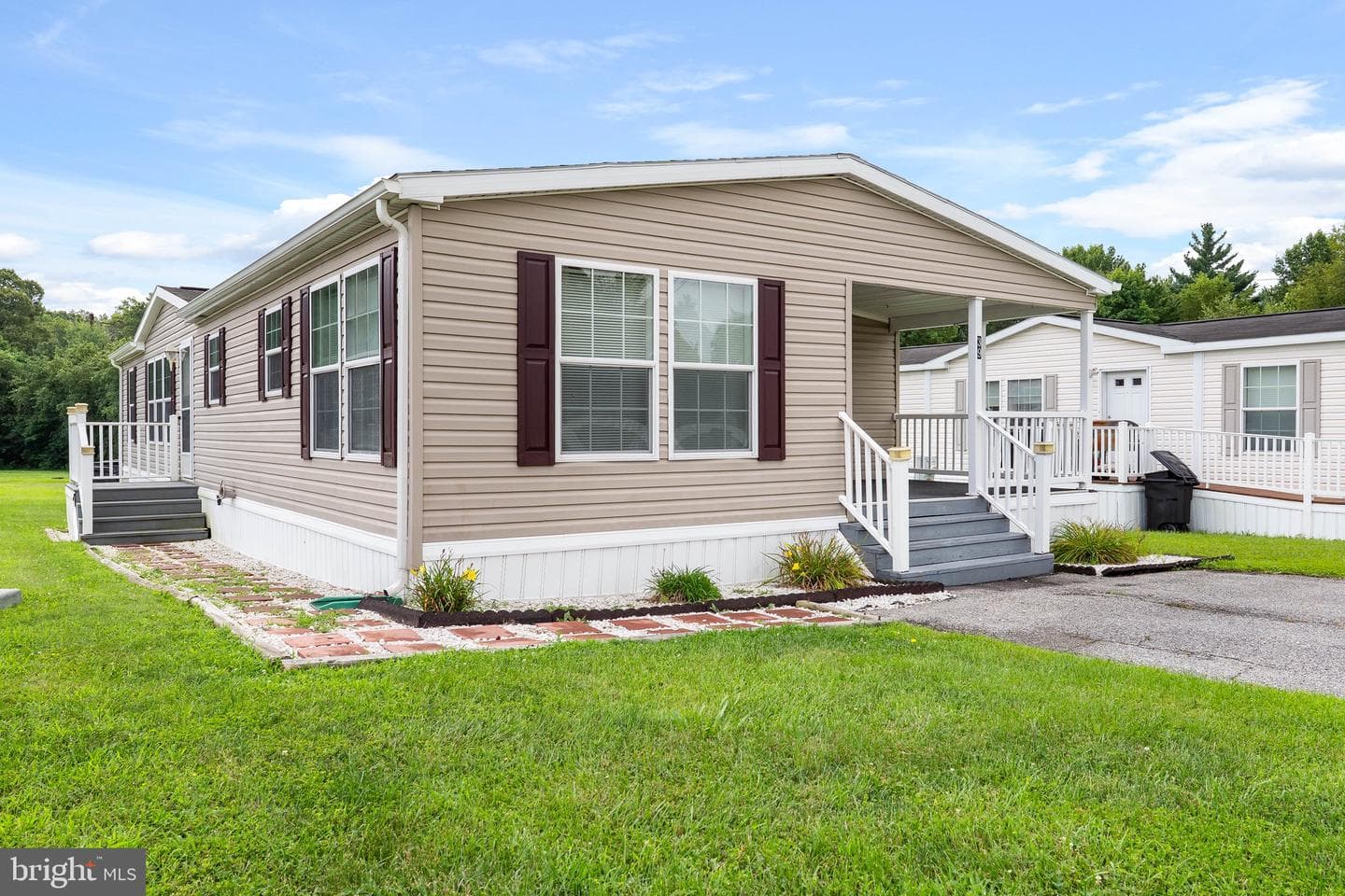 39 Queen Eleanor Drive photo 1