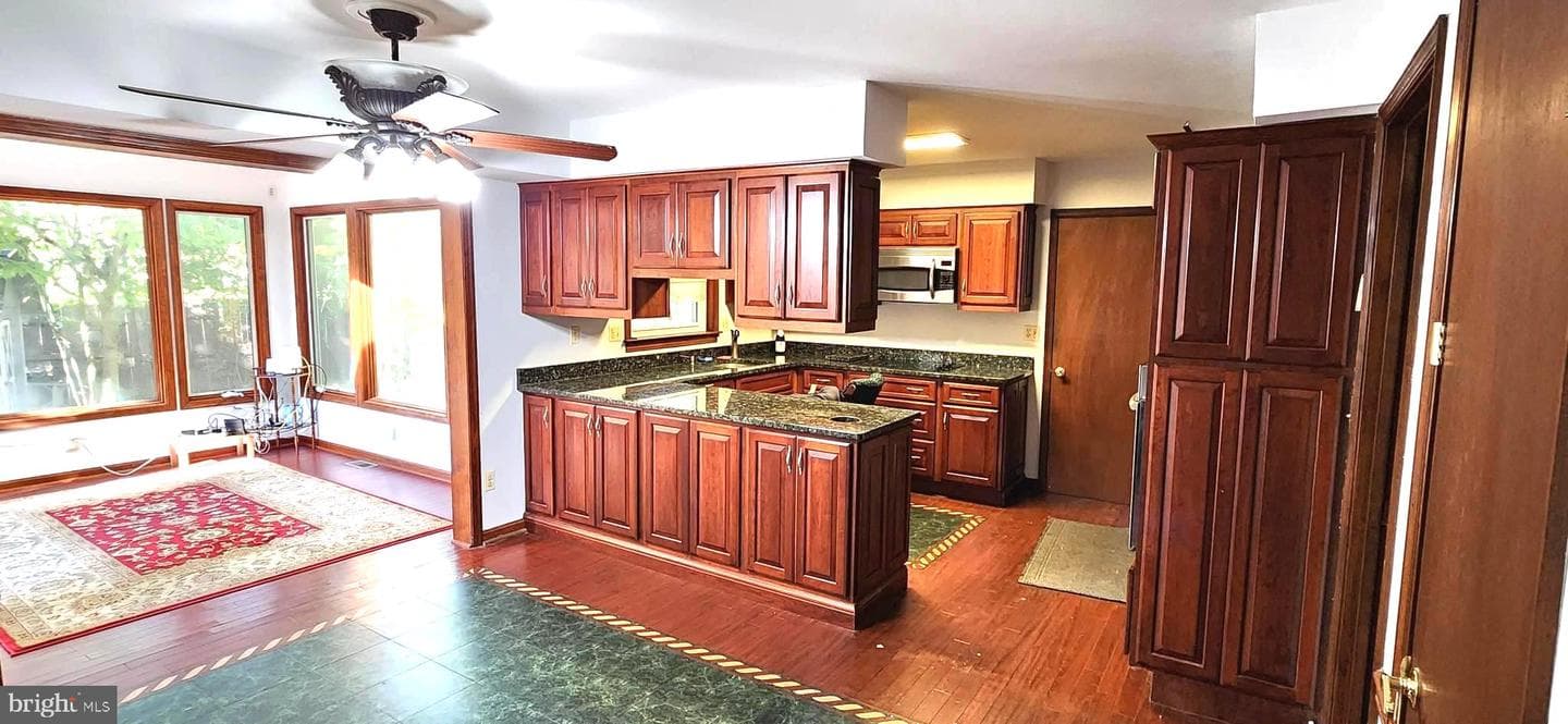 405 Crabapple Court photo 3