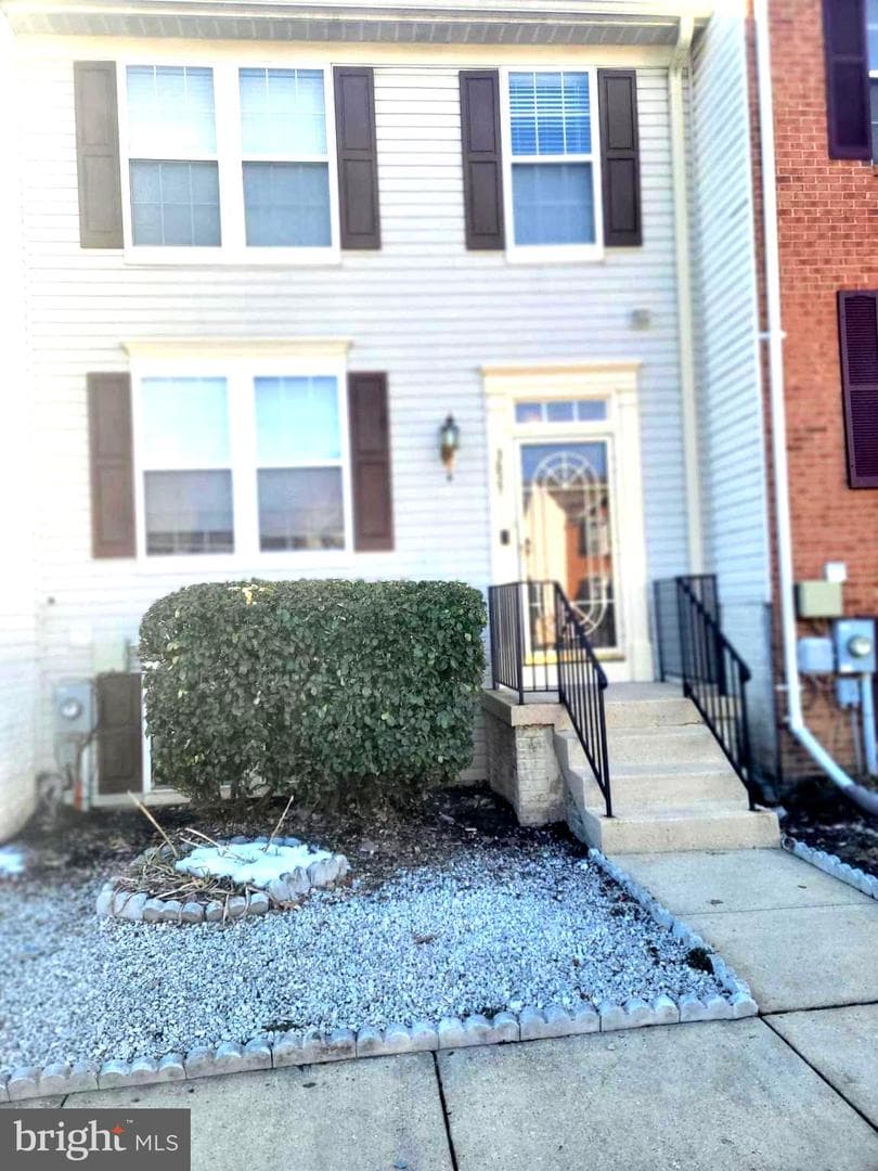 3827 Lakewood Place photo 2