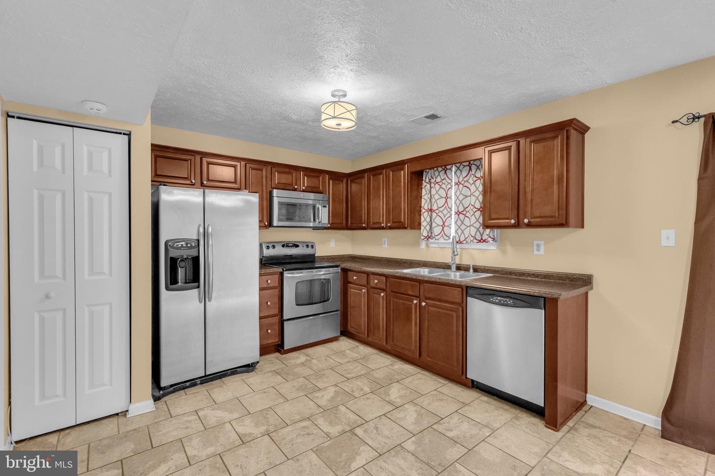 32 Meadowside Court photo 9
