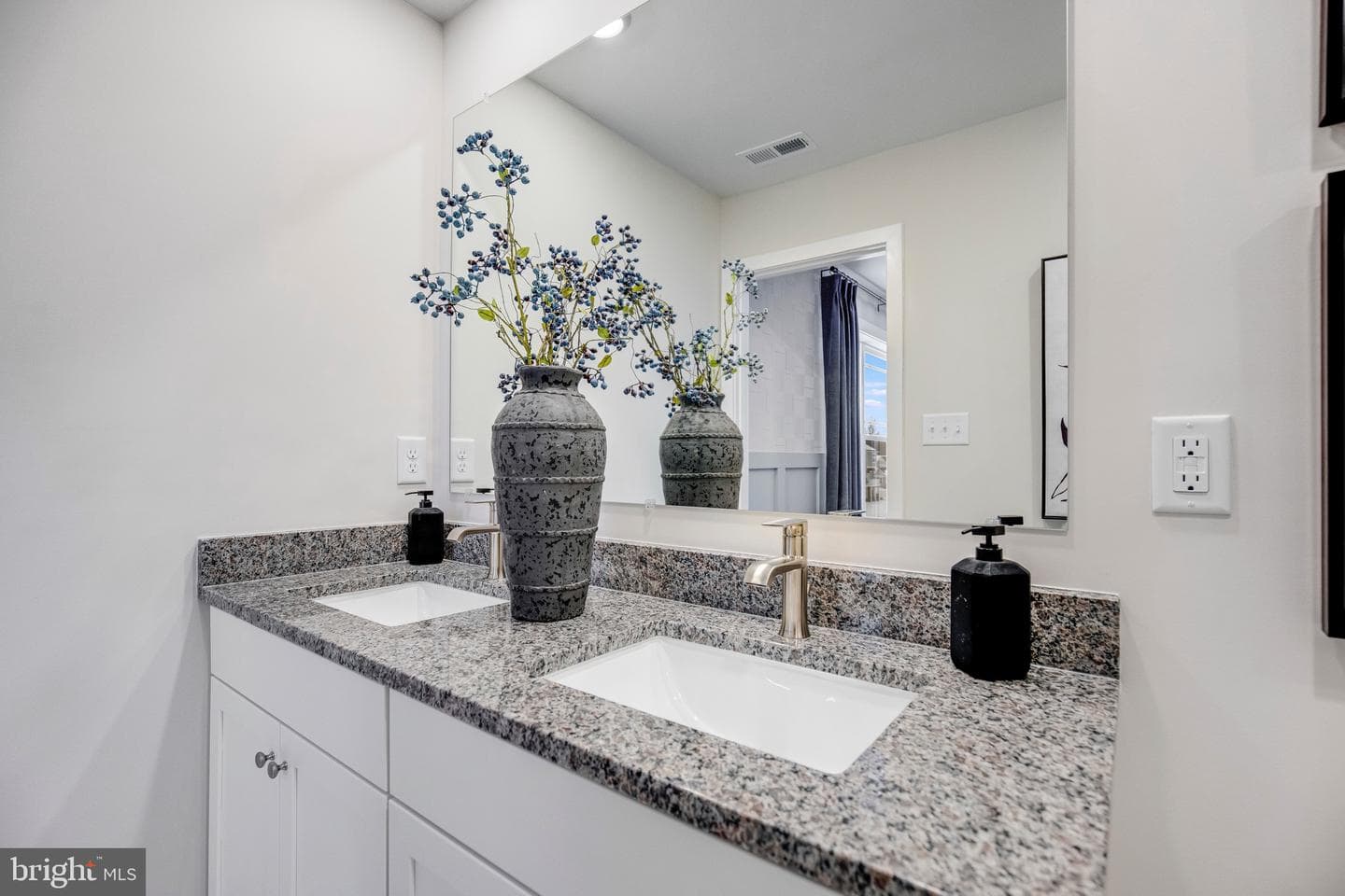 10585 Roundstone Lane photo 17